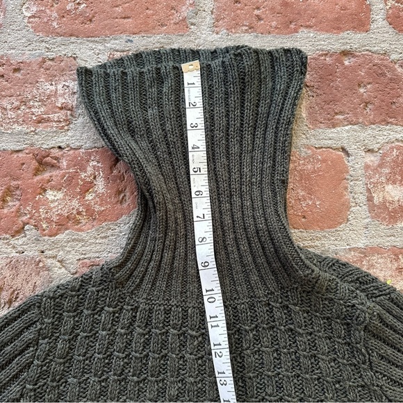 Free People Twisted Cable crop turtleneck sweater dark green gold metallic Small - Picture 8 of 16